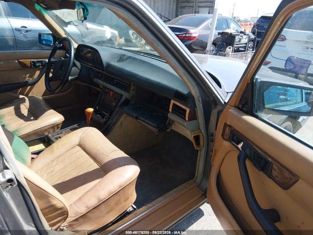 1983 MERCEDES-BENZ 300 SD 5
