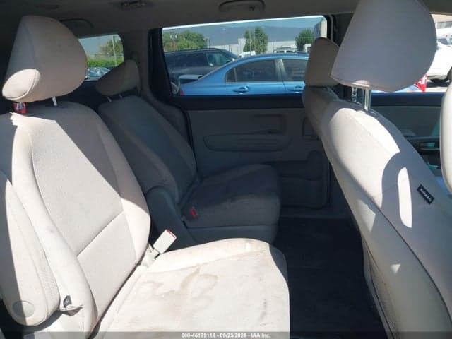 2017 KIA SEDONA LX 8