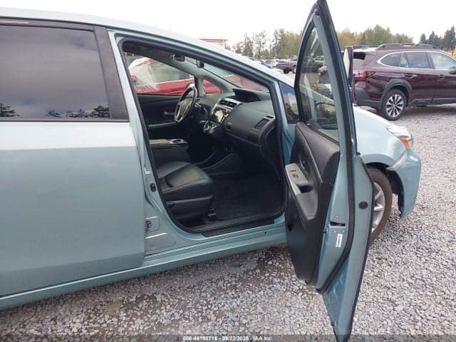 2017 TOYOTA PRIUS V FIVE 5