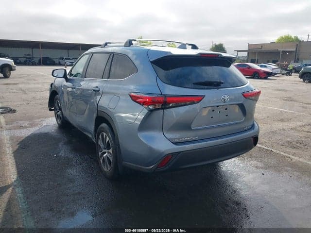 2023 TOYOTA HIGHLANDER XLE 3