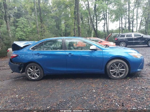 2017 TOYOTA CAMRY SE 13