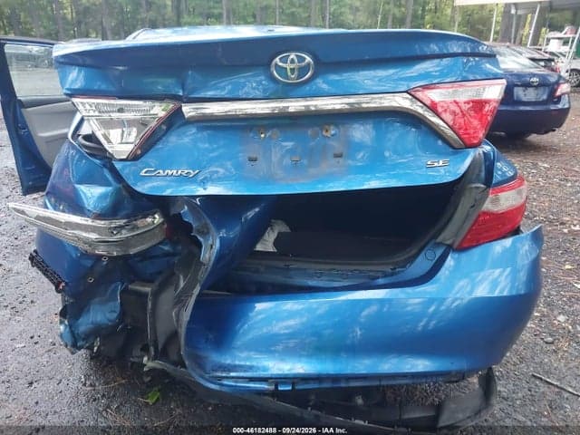 2017 TOYOTA CAMRY SE 6