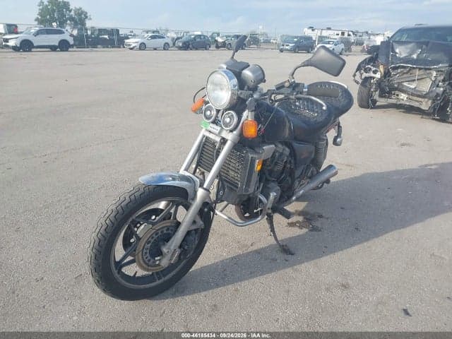 1982 HONDA VF750 C 2