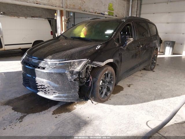 2027 CHRYSLER PACIFICA 2