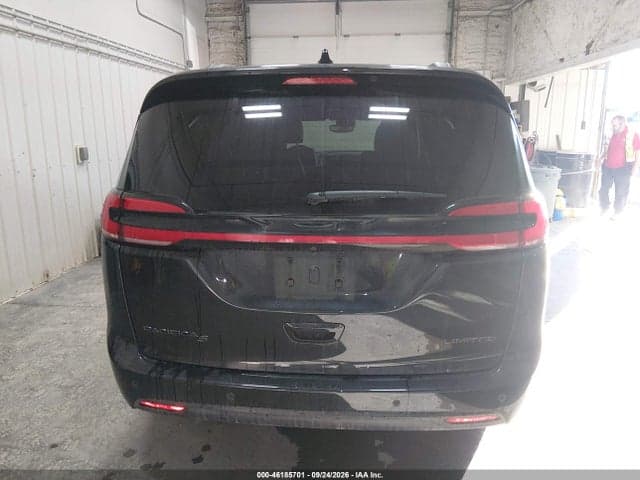 2027 CHRYSLER PACIFICA 17