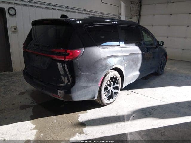 2027 CHRYSLER PACIFICA 4