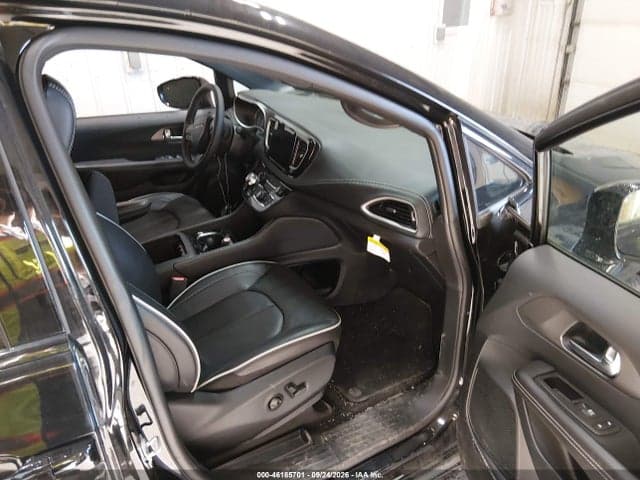 2027 CHRYSLER PACIFICA 5