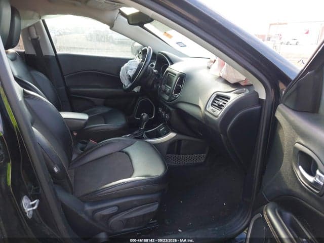 2018 JEEP BR??JULA LATITUDE FWD 5