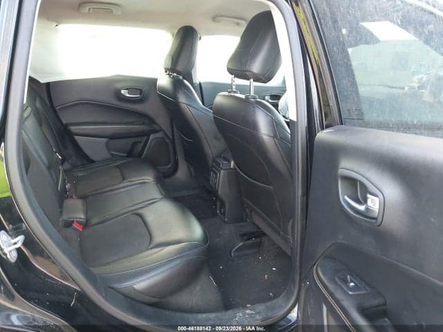 2018 JEEP BR??JULA LATITUDE FWD 8