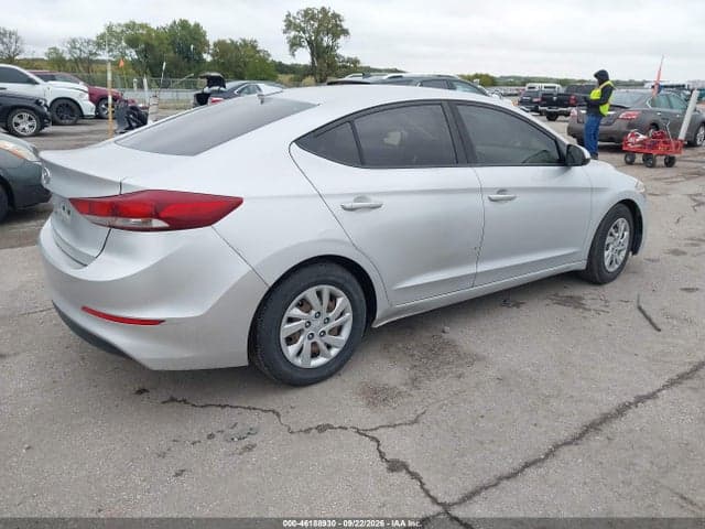 2017 HYUNDAI ELANTRA SE 4