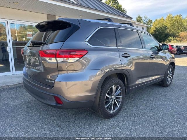 2017 TOYOTA HIGHLANDER XLE 4
