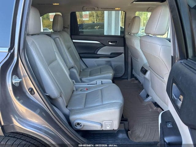 2017 TOYOTA HIGHLANDER XLE 8