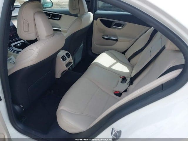 2025 MERCEDES-BENZ C 300 8