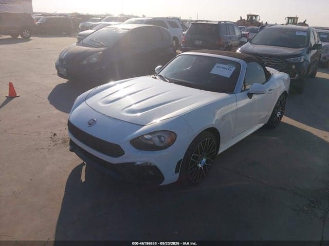 2017 FIAT 124 SPIDER LUSSO 2