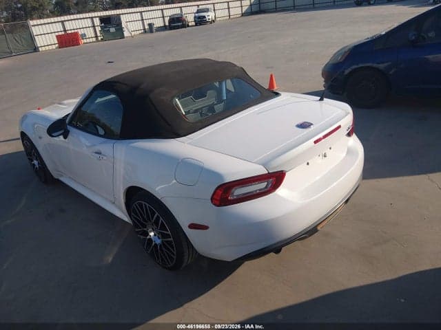 2017 FIAT 124 SPIDER LUSSO 3