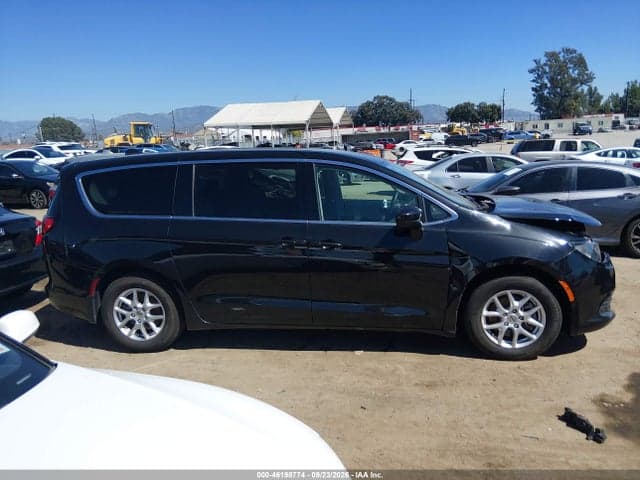 2022 CHRYSLER VOYAGER LX 13