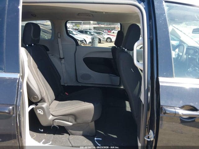 2022 CHRYSLER VOYAGER LX 8