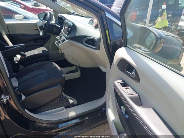 2023 CHRYSLER VOYAGER LX 5