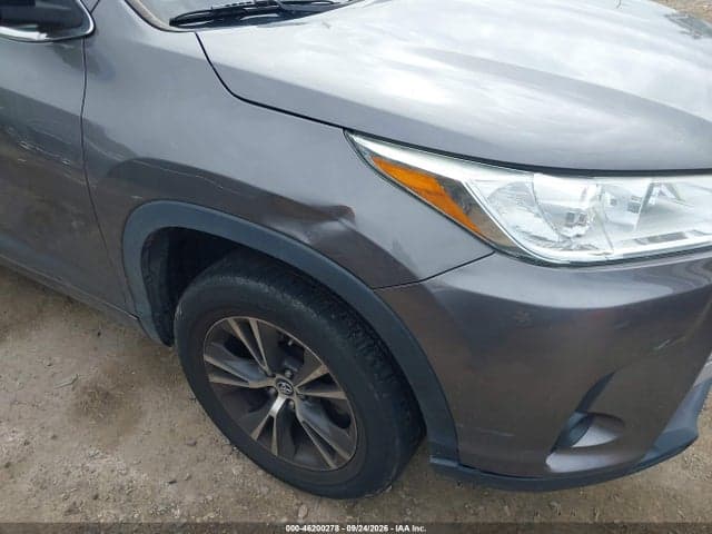 2018 TOYOTA HIGHLANDER LE 1