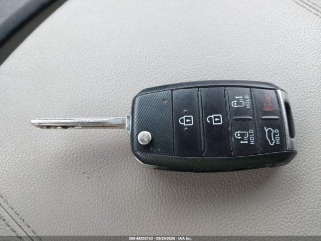2018 KIA SEDONA LX 11
