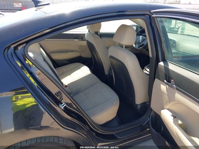 2017 HYUNDAI ELANTRA SE 8