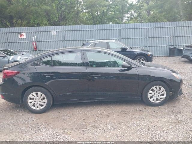 2019 HYUNDAI ELANTRA SE 13