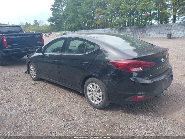 2019 HYUNDAI ELANTRA SE 3
