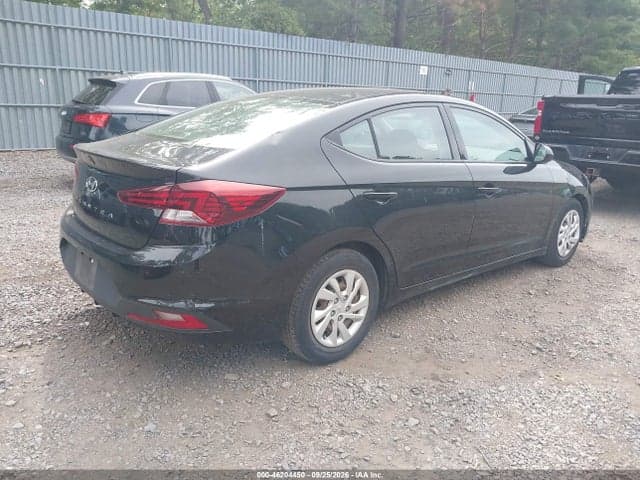 2019 HYUNDAI ELANTRA SE 4
