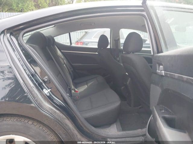2019 HYUNDAI ELANTRA SE 8