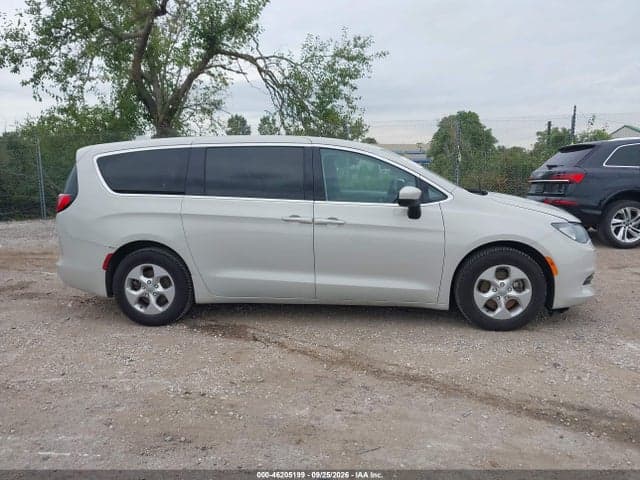 2017 CHRYSLER PACIFICA LX 13