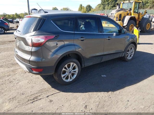 2017 FORD ESCAPE SE 4