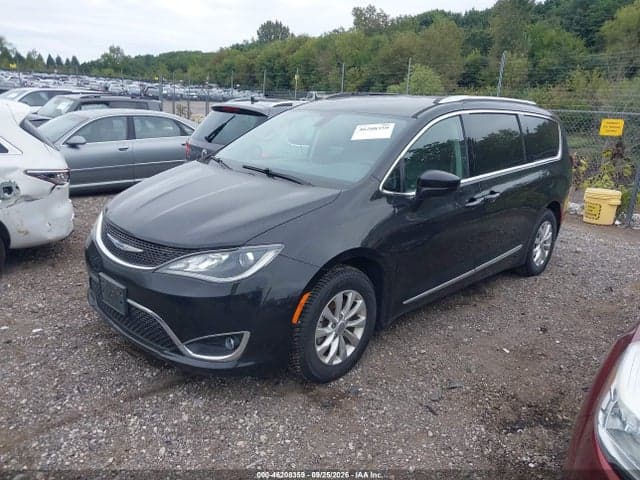 2019 CHRYSLER PACIFICA TOURING L 2