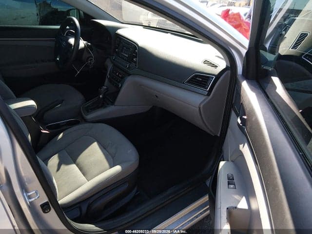 2017 HYUNDAI ELANTRA SE 5