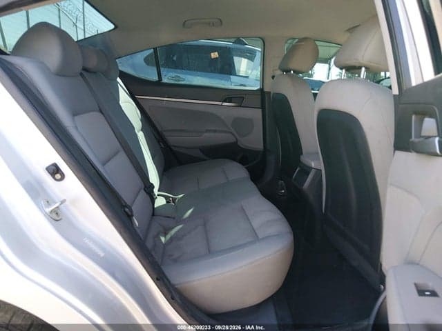 2017 HYUNDAI ELANTRA SE 8