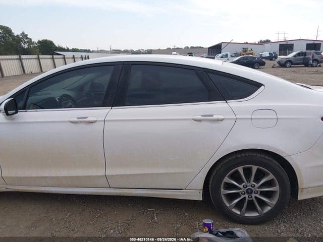 2017 FORD FUSION SE 13