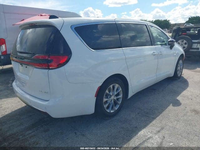 2027 CHRYSLER PACIFICA 4