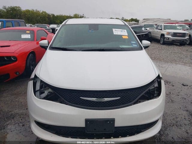 2023 CHRYSLER VOYAGER LX 13