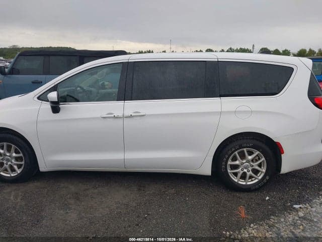 2023 CHRYSLER VOYAGER LX 15