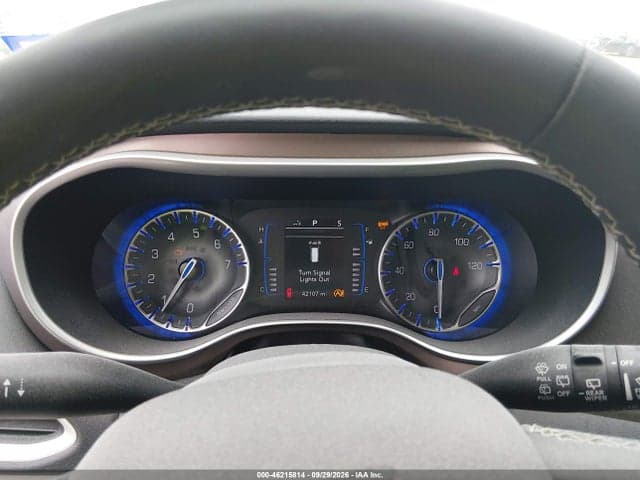 2023 CHRYSLER VOYAGER LX 7