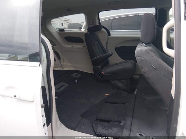 2023 CHRYSLER VOYAGER LX 8
