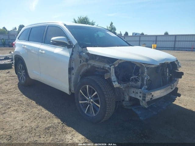 2018 TOYOTA HIGHLANDER XLE 1