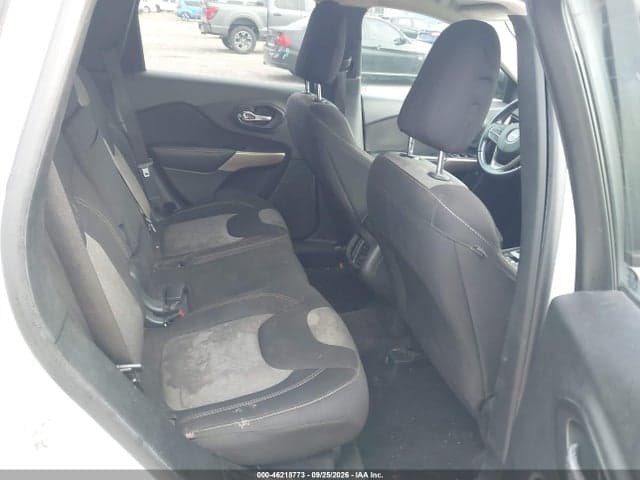 2017 JEEP CHEROKEE ALTITUDE FWD 8