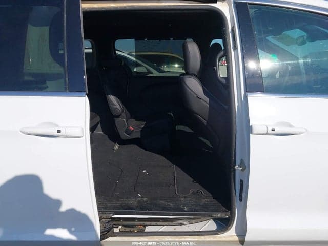 2027 CHRYSLER PACIFICA 8