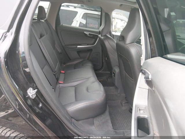 2017 VOLVO XC60 T6 DYNAMIC 8