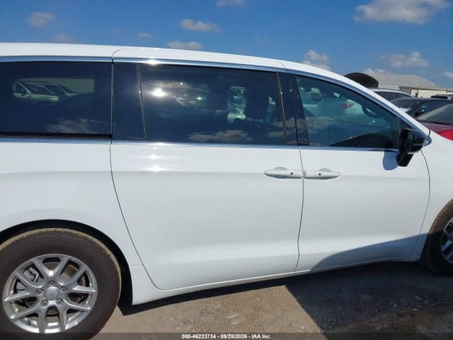 2027 CHRYSLER PACIFICA 13