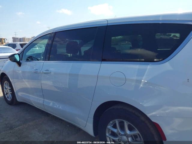 2027 CHRYSLER PACIFICA 14
