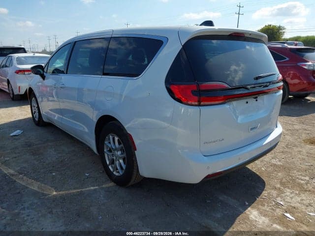 2027 CHRYSLER PACIFICA 3