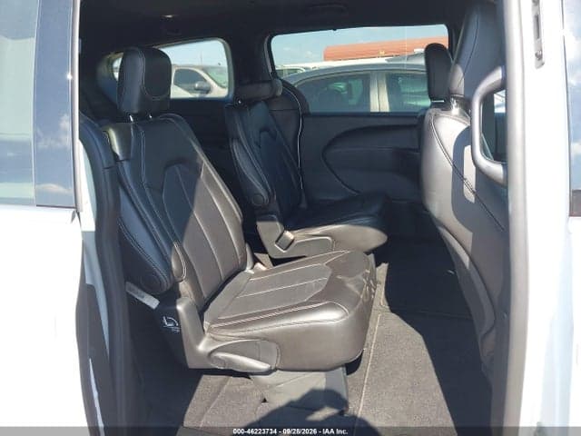 2027 CHRYSLER PACIFICA 8