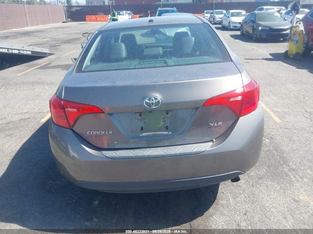 2018 TOYOTA COROLLA XLE 16