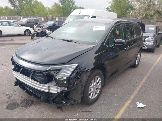 2027 CHRYSLER PACIFICA 2